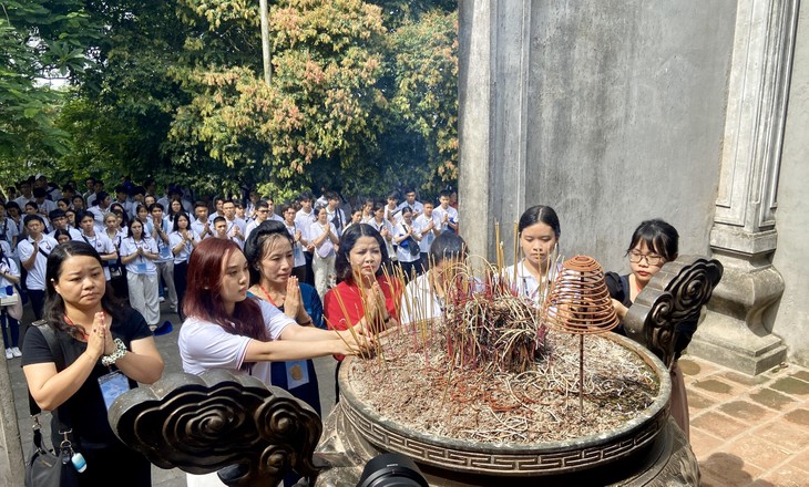 Thanh niên kiều bào tìm hiểu các di tích lịch sử văn hóa thời đại Hùng Vương - ảnh 3