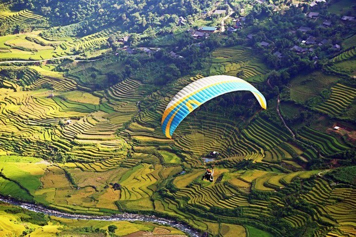 Khai mạc festival dù lượn “Bay trên mùa vàng” năm 2023 - ảnh 1