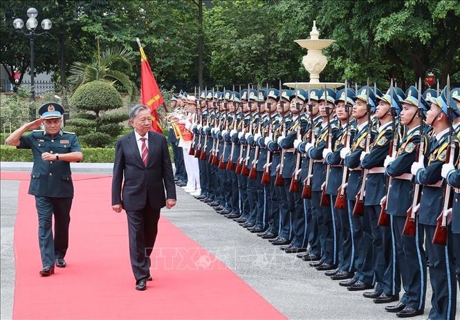 Chủ tịch nước Tô Lâm thăm, làm việc tại Bộ Tư lệnh Quân chủng Phòng không - Không quân - ảnh 1