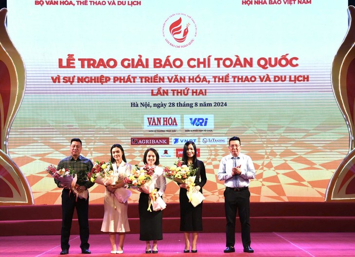 Trao Giải Báo chí toàn quốc “Vì sự nghiệp phát triển Văn hoá, Thể thao và Du lịch” lần thứ Hai - ảnh 1