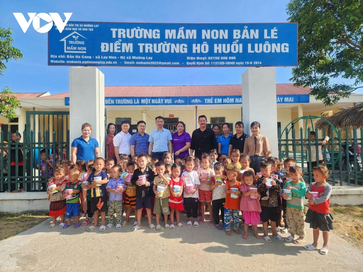 VOV trao quà cho học sinh vùng khó Điện Biên - ảnh 1