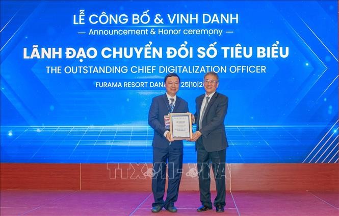 Vinh danh 15 nhà lãnh đạo chuyển đổi số tiêu biểu năm 2024 - ảnh 1