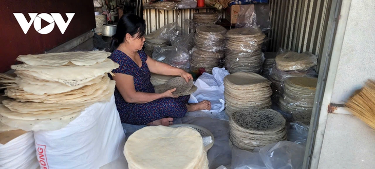 ​Làng nghề bánh tráng Mỹ Lồng (Bến Tre) hối hả vào Xuân - ảnh 1