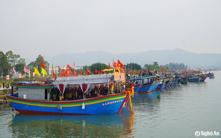 Tưng bừng không khí lễ hội đầu năm tại nhiều địa phương - ảnh 2