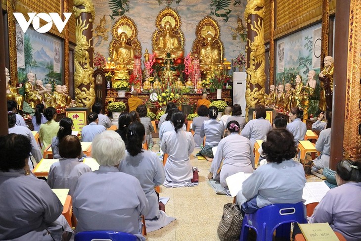 Người Việt tại Lào đón Rằm Tháng Giêng - ảnh 1