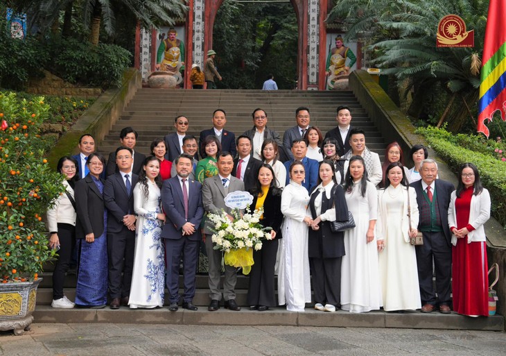 Hành trình về nguồn: Kiều bào năm châu hướng về Đền Hùng - ảnh 1