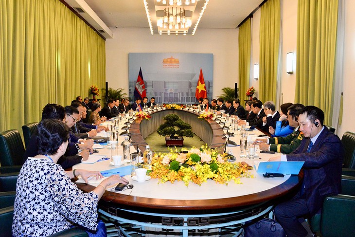 Chủ tịch Quốc hội Trần Thanh Mẫn hội kiến Chủ tịch Đảng Nhân dân Campuchia, Chủ tịch Thượng viện Campuchia Hun Sen - ảnh 2