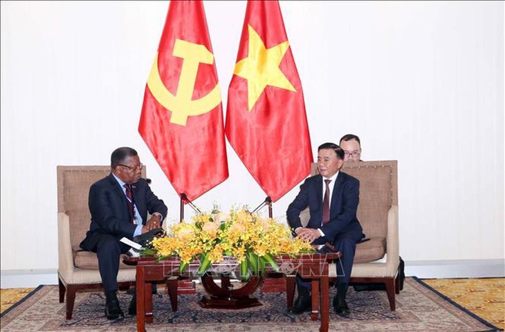 Thường trực Ban Bí thư Trần Cẩm Tú tiếp Ủy viên Bộ Chính trị Đảng Phong trào Nhân dân Giải phóng Angola - ảnh 1