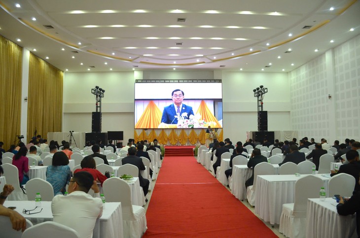 Tổng Lãnh sự quán Việt Nam tại Pakse tổ chức Diễn đàn và Hội chợ thúc đẩy Hành lang Kinh tế Đông Tây tại Sekong - ảnh 1