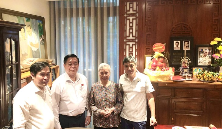 Trưởng ban Tuyên giáo và Dân vận Trung ương Nguyễn Trọng Nghĩa thăm và chúc mừng các nhà báo lão thành - ảnh 2