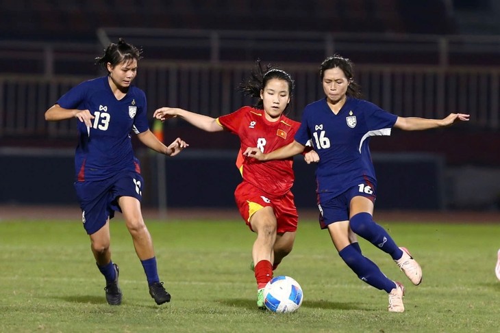 Đội tuyển U19 nữ Việt Nam giành ngôi Á quân Giải U19 nữ Đông Nam Á 2025 - ảnh 1