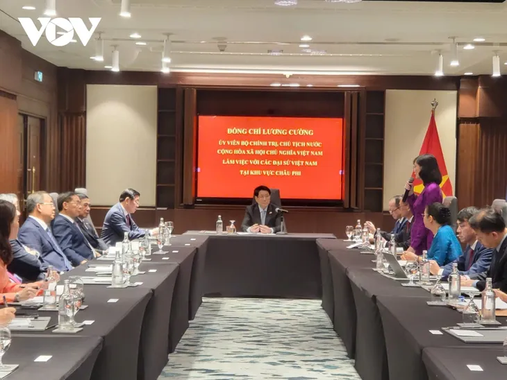 Chủ tịch nước Lương Cường làm việc với các Đại sứ Việt Nam tại khu vực Châu Phi - ảnh 2