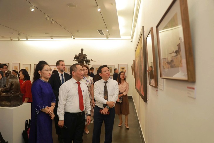 Khai mạc Triển lãm “Những người con của Tổ quốc” - ảnh 1