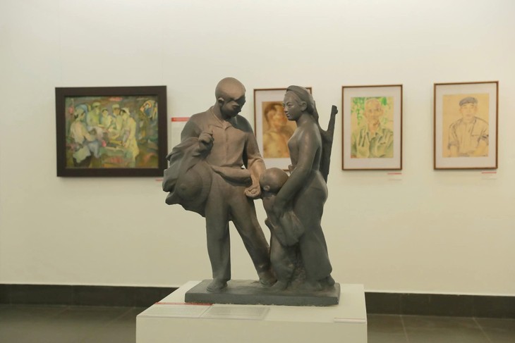 Khai mạc Triển lãm “Những người con của Tổ quốc” - ảnh 2