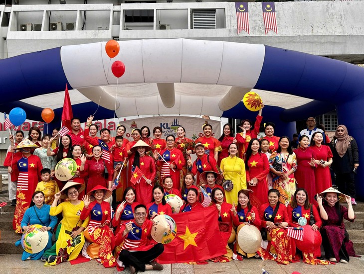 “Diễu hành Nghệ thuật Việt Nam” tại Kuala Lumpur: Rộn ràng mừng Quốc khánh - ảnh 2