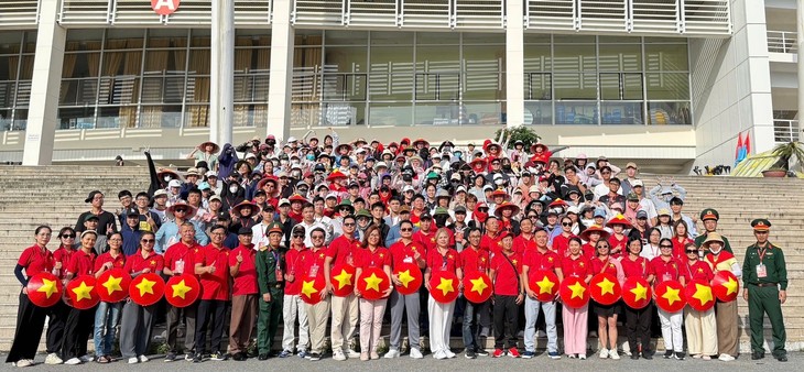 Khối kiều bào diễu hành mừng Quốc khánh: Khẳng định tinh thần đại đoàn kết toàn dân tộc - ảnh 5