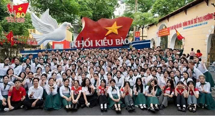 Khối kiều bào diễu hành mừng Quốc khánh: Khẳng định tinh thần đại đoàn kết toàn dân tộc - ảnh 3