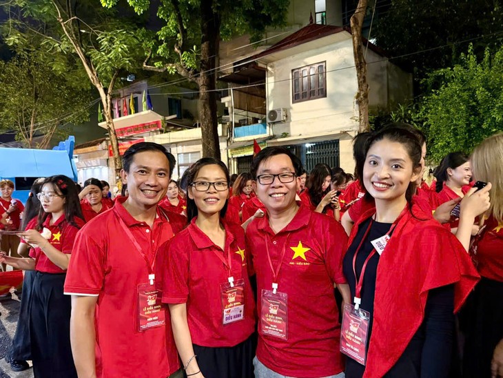 Khối kiều bào diễu hành mừng Quốc khánh: Khẳng định tinh thần đại đoàn kết toàn dân tộc - ảnh 4