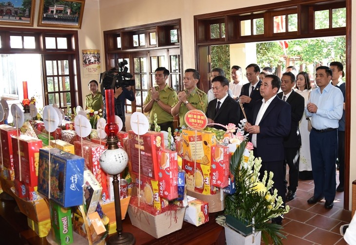 Trang trọng Lễ dâng hương tưởng nhớ 56 năm ngày mất Chủ tịch Hồ Chí Minh - ảnh 1