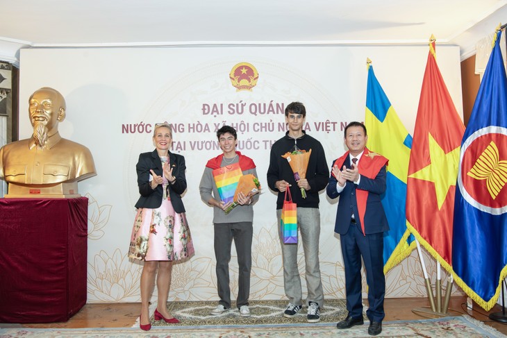 Đại sứ quán Việt Nam tại Thụy Điển tổ chức Lễ kỷ niệm 80 năm Quốc khánh: Thắt chặt hữu nghị, quảng bá văn hóa và ẩm thực - ảnh 5