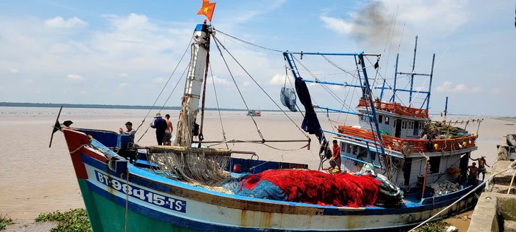 Khi cán bộ, đảng viên cơ sở “dìu dắt” ngư dân vươn khơi, bám biển - ảnh 5