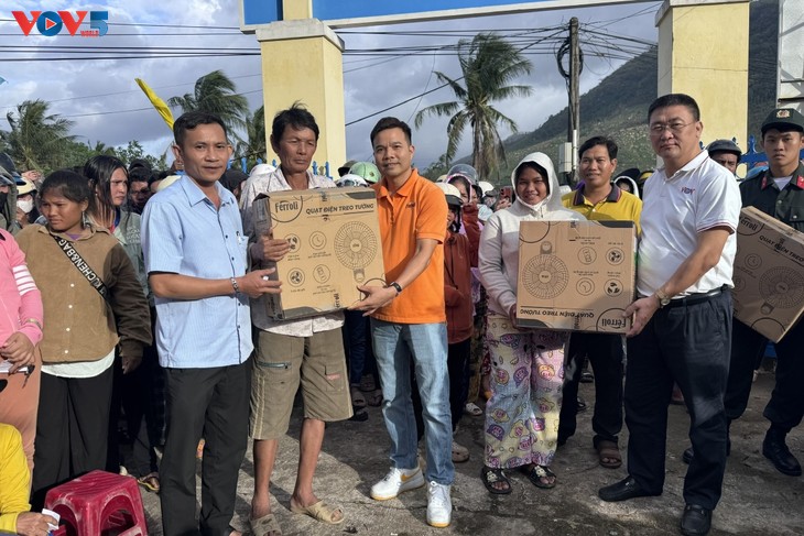 VOV giúp người dân bị ảnh hưởng bởi bão lũ - ảnh 2