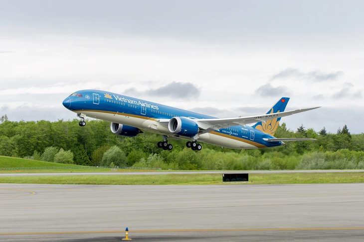 Vietnam Airlines tăng thêm gần 300 chuyến bay phục vụ Tết Nguyên đán 2026 - ảnh 1