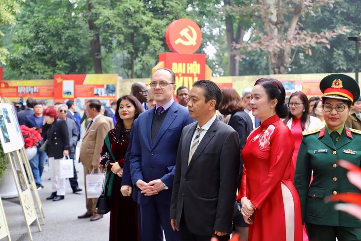 Đại sứ quán Liên bang Nga trao tặng 30 ảnh tư liệu quý về Chủ tịch Hồ Chí Minh - ảnh 2