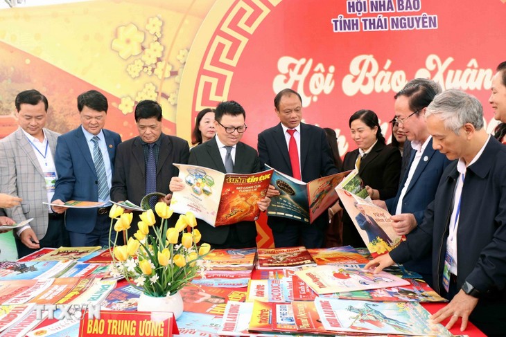 Lễ hội Lồng tồng: Tái hiện lại nét đẹp văn hóa của cư dân vùng hồ Ba Bể - ảnh 2