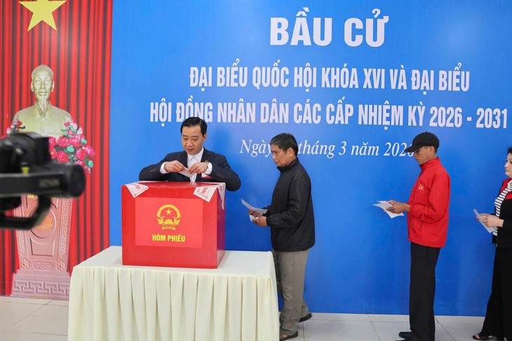 Cử tri đặc khu Bạch Long Vĩ nô nức đi bầu cử sớm - ảnh 2