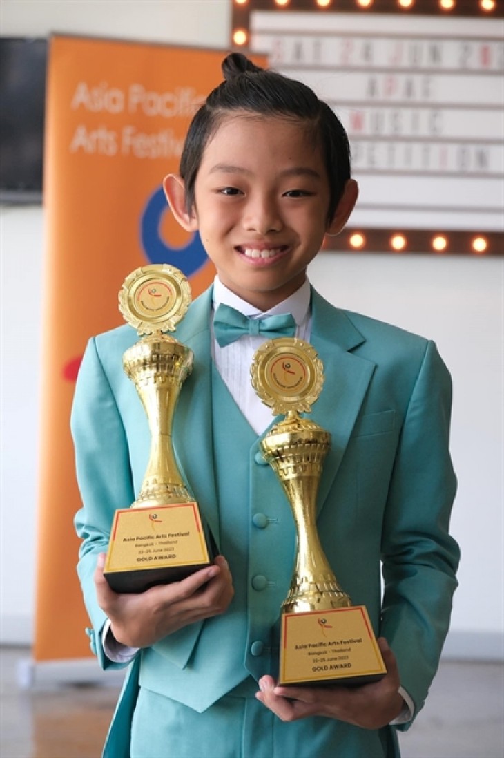 Boy, 11, wins double gold at Asia Pacific Arts Festival - ảnh 1