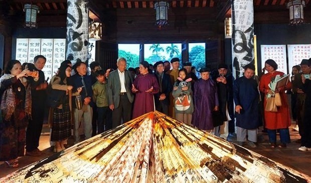 Calligraphy exhibition spotlights Vietnamese literature, arts - ảnh 1