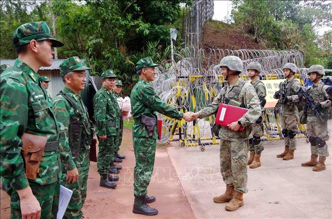 Vietnam, China conduct bilateral border patrol  - ảnh 1