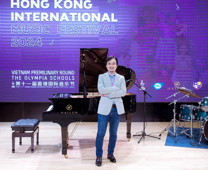 Beyond the stage: jazz guitarist’s dedication connects Vietnamese people with music - ảnh 2