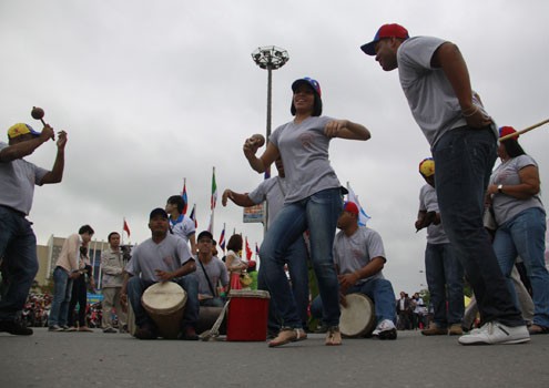 งานเทศกาลแห่งศิลปะวัฒนธรรมบนถนนในงานเฟสทีเวิลเว้2012 - ảnh 4