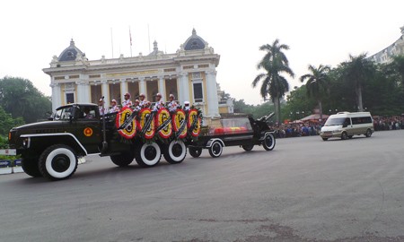 พิธีศพท่านพลเอกหวอเงียนย้าป  - ảnh 30