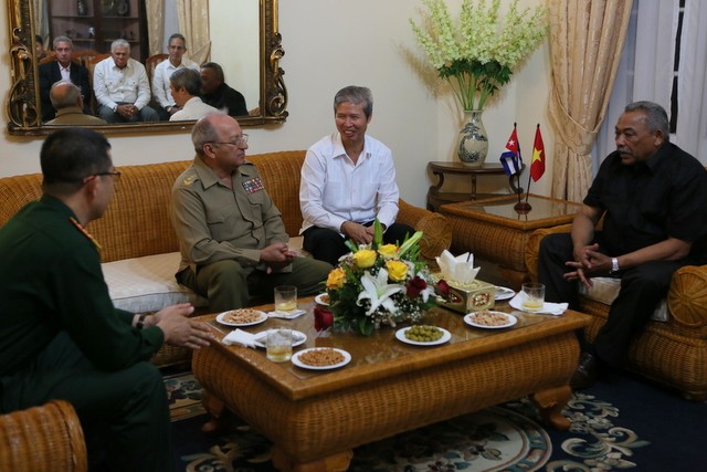 รัฐมนตรีกระทรวงกองกำลังติดอาวุธการปฏิวัติคิวบาชื่นชมประสบการณ์ของเวียดนามในการเปลี่ยนแปลงใหม่ประเทศ - ảnh 1