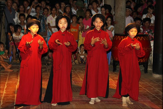 การอนุรักษ์และส่งเสริมคุณค่าของมรดกวัฒนธรรมนามธรรมการร้องเพลงทำนองซวาน  - ảnh 2