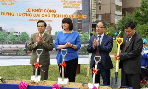 พิธีวางศิลาฤกษก่อสร้างอนุสาวรีย์ประธานโฮจิมินห์และจัตุรัสโฮจิมินห์ในประเทศรัสเซีย - ảnh 1