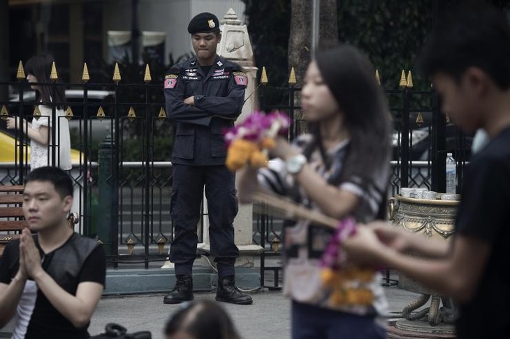 มาเลเซียจับกุมตัวผู้ต้องสงสัย๓คนที่เกี่ยวข้องกับเหตุระเบิดที่ศาลพระพรหมเอราวัณ - ảnh 1