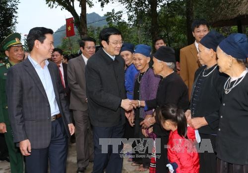 ประธานประเทศสำรวจรูปแบบหมู่บ้านวัฒนธรรมและการท่องเที่ยวชุมชนในจังหวัดห่ายาง - ảnh 1