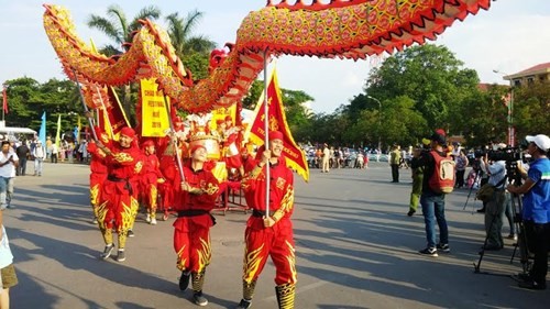 เทศกาลท้องถนน “มรดกและสีสันวัฒนธรรม”  - ảnh 2