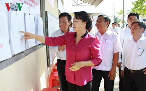 ประธานรัฐสภาลงพื้นที่ตรวจสอบการเตรียมจัดการเลือกตั้งในจังหวัดเกียนยาง - ảnh 1