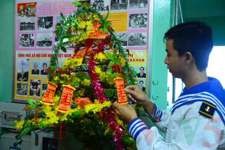 บรรยากาศการต้อนรับตรุษเต๊ตในแท่นดีเค๑-๑๐ - ảnh 9