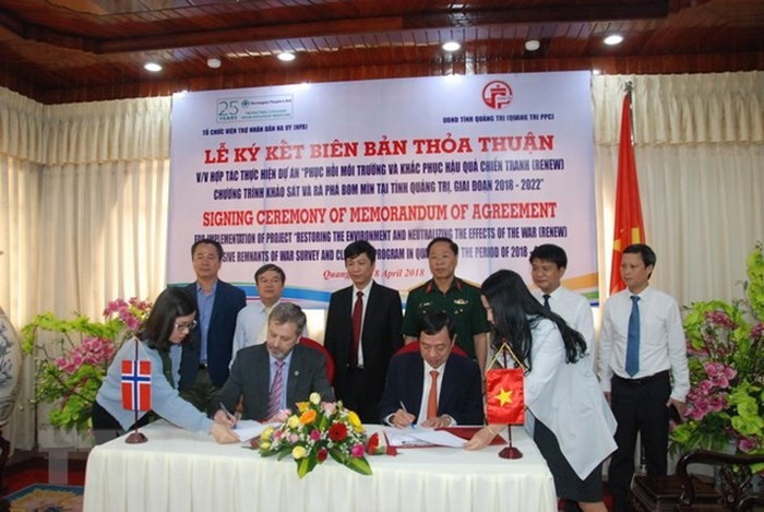 นอร์เวย์ให้ความช่วยเหลือด้านการเงินให้แก่จังหวัดกว๋างจิในการแก้ไขผลเสียหายจากกับระเบิด - ảnh 1