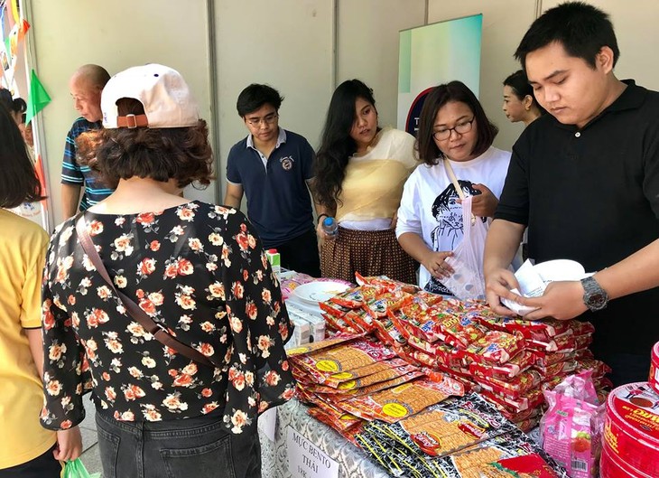 สีสันวัฒนธรรมไทยในงาน 10th Thai Festival in Hanoi 2018 - ảnh 2