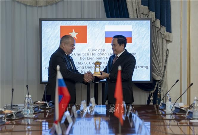 ประธานแนวร่วมปิตุภูมิเวียดนามเจรจากับรองประธานวุฒิสภารัสเซียและหัวหน้าพรรคคอมมิวนิสต์รัสเซีย - ảnh 1