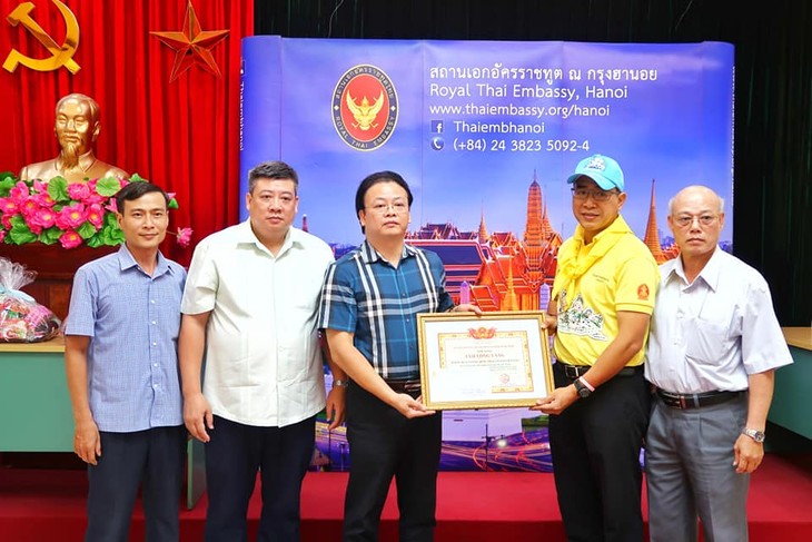 กิจกรรมจิตอาสาเพื่อถวายเป็นพระราชกุศลของสถานเอกอัครราชทูต ณ กรุงฮานอย  - ảnh 1