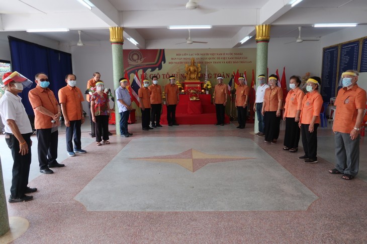 ชาวเวียดนามในจังหวัดอุดรธานีจัดพิธีบวงสรวงบรรพกษัตริย์หุ่ง - ảnh 1