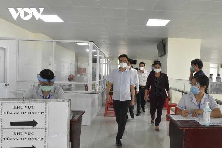 จังหวัดบิ่งเฟือกควรผ่อนผันให้รถขนส่งสินค้าเข้าพื้นที่แต่ต้องค้ำประกันความปลอดภัย - ảnh 1